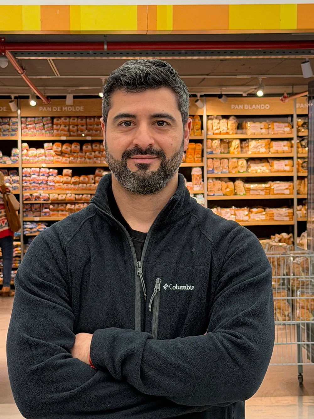 Leonardo Mondragón en un punto de venta